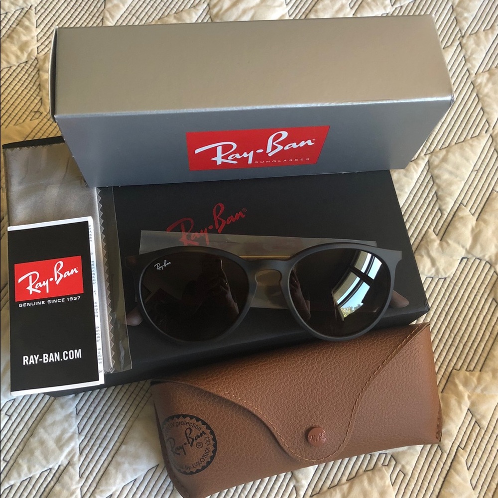 NWT Ray-Ban Erika Rubber Tortoise, RB4274